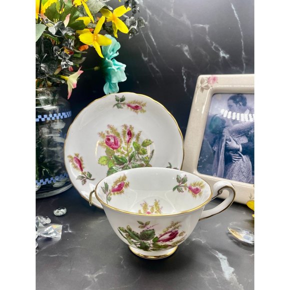 Royal Chelsea "Moss Rose" collection, English Bone China teacup and saucer - Picture 2 of 12